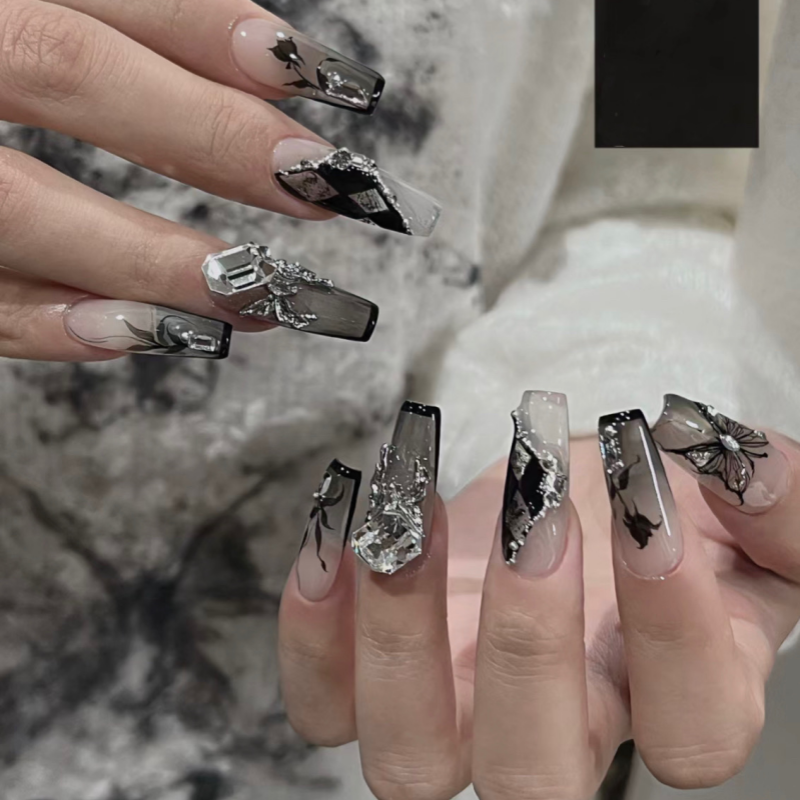 Black-cool-nails.webp