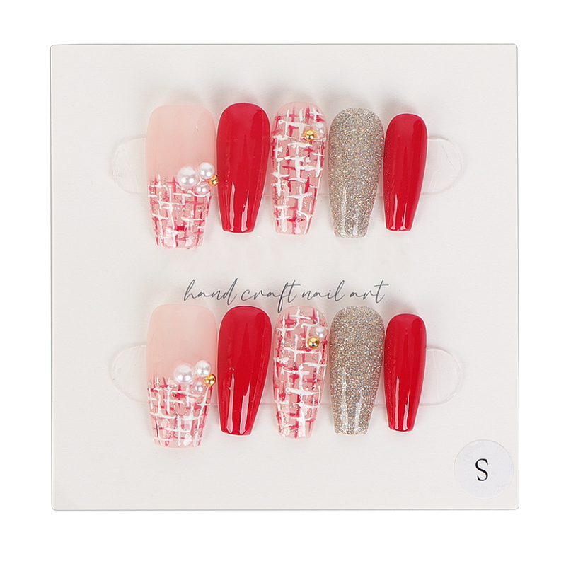 New-year-long-coffin-red-party-manicure.webp